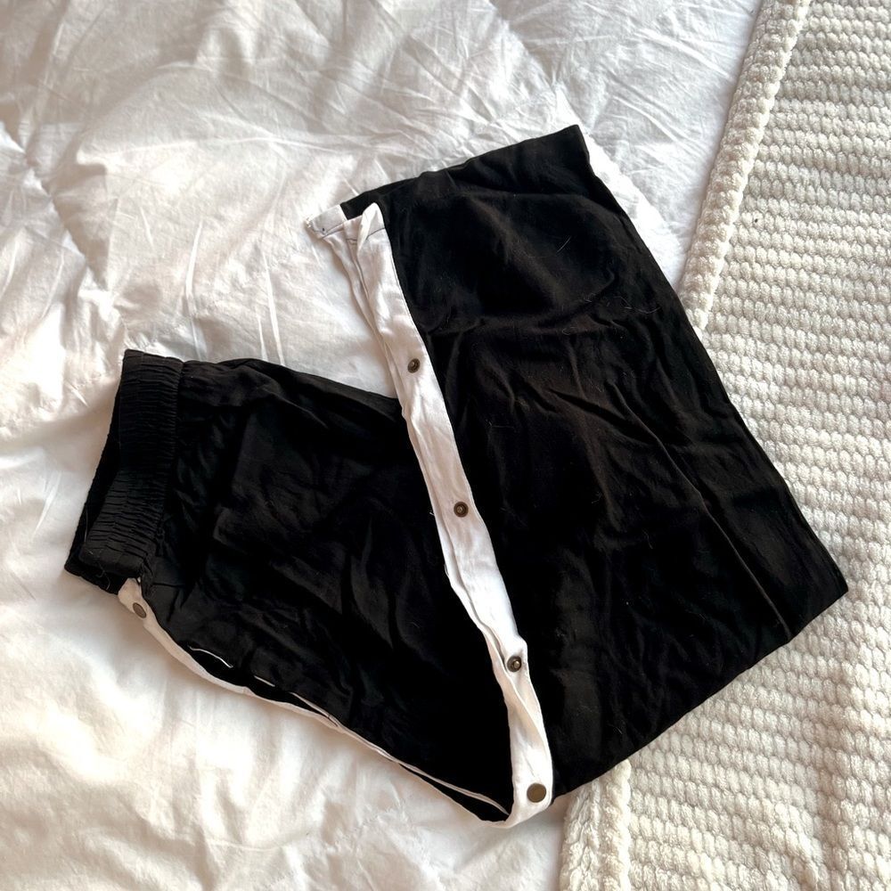 Side Buttons Split pants - Picture 4 of 4